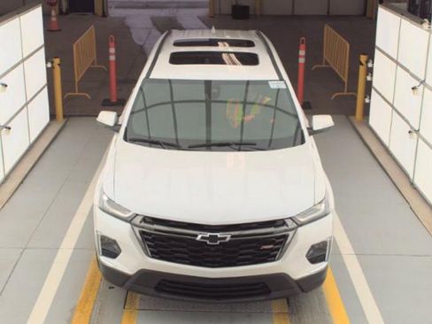 Used 2023 Chevrolet Traverse RS image 2