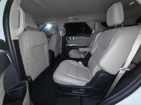 Used 2023 Ford Explorer XLT w/ Equipment Group 202A image 7