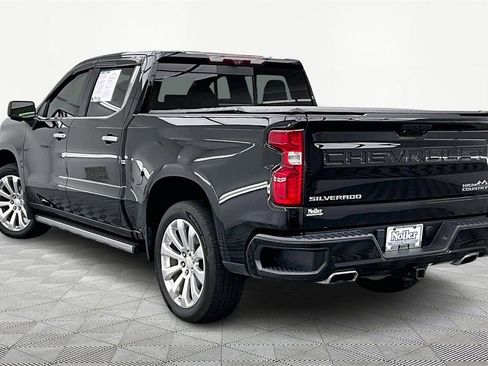 Used 2022 Chevrolet Silverado 1500 High Country w/ Technology Package image 13