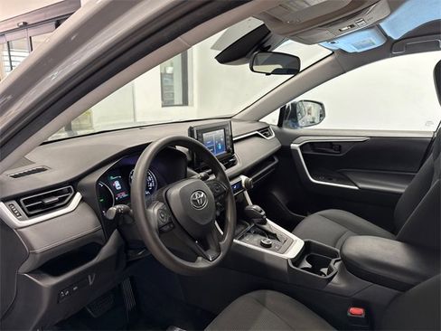 Used 2019 Toyota RAV4 LE image 14