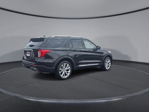 Certified 2022 Ford Explorer Platinum w/ Technology Package image 8