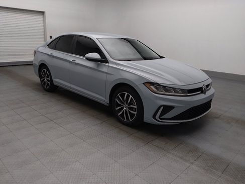 Used 2025 Volkswagen Jetta SE FWD image 11
