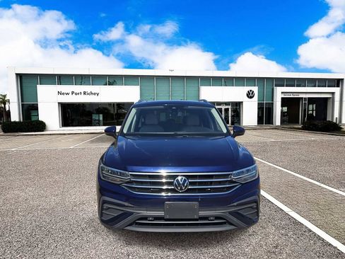 Used 2023 Volkswagen Tiguan SE w/ Panoramic Sunroof Package image 3