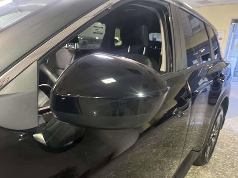 Used 2021 Nissan Rogue SV image 11