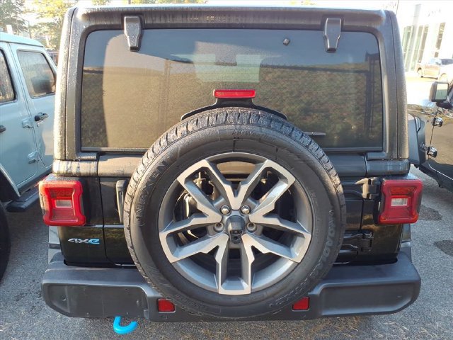 Used 2024 Jeep Wrangler Unlimited w/ Convenience Group AWD/4WD image 8