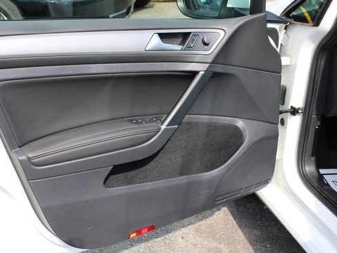 Used 2016 Volkswagen Golf SE FWD image 16