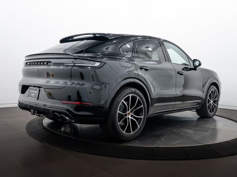 Certified 2026 Porsche Cayenne Coupe AWD/4WD image 7