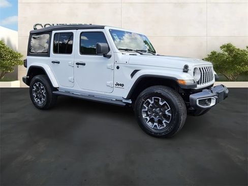 Used 2025 Jeep Wrangler Unlimited Sahara AWD/4WD image 7