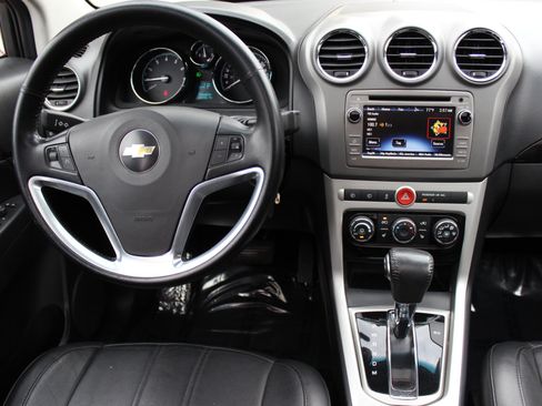 Used 2014 Chevrolet Captiva Sport LT w/ Convenience Package image 3