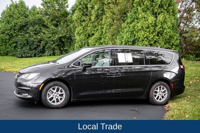 Used 2017 Chrysler Pacifica Touring FWD image 8