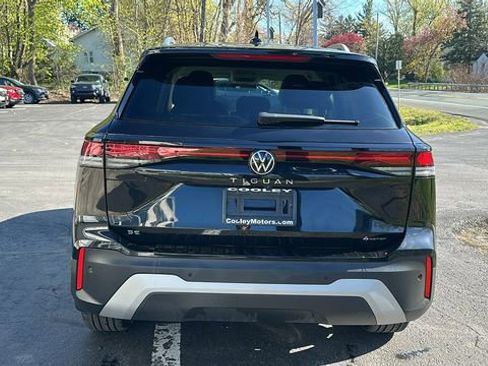 Used 2025 Volkswagen Tiguan SE AWD/4WD image 7