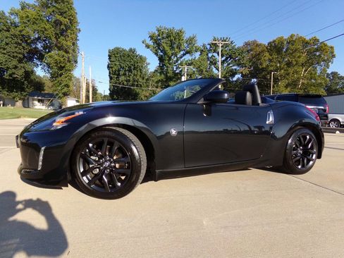 Used 2019 Nissan 370Z Roadster image 13