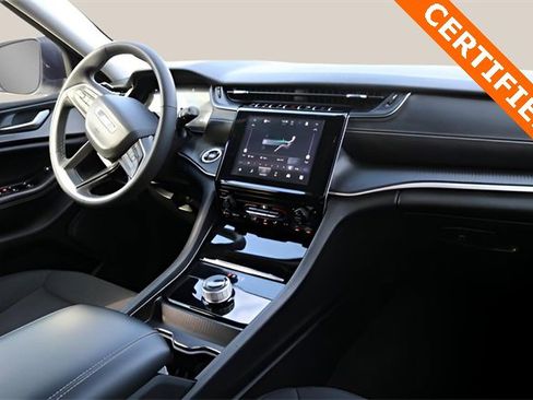 Used 2023 Jeep Grand Cherokee Laredo image 17