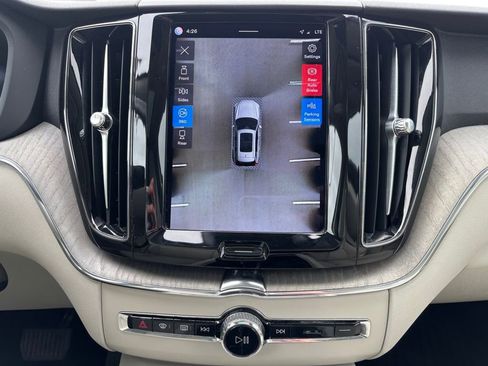 Certified 2023 Volvo XC60 B5 Plus w/ Climate Package image 16