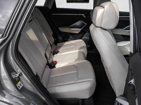 Used 2020 Audi Q3 2.0T Premium Plus image 27