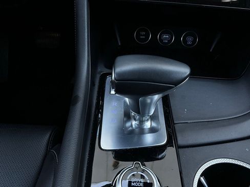 Used 2025 Genesis G70 2.5T image 24