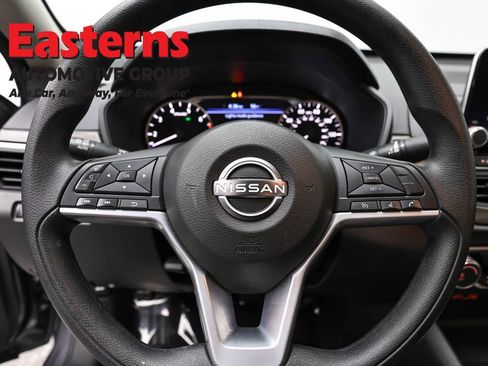Used 2025 Nissan Altima 2.5 SV FWD image 10
