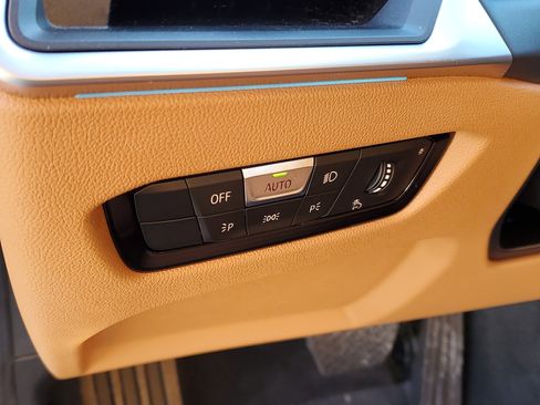 Certified 2023 BMW 330i xDrive Sedan w/ Convenience Package image 11