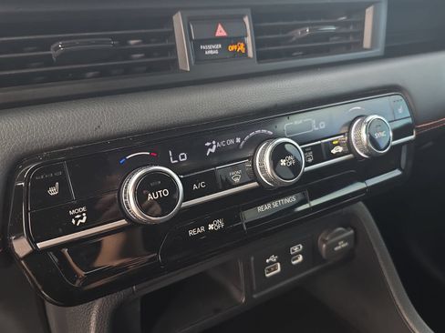 Used 2025 Honda Pilot Sport image 21