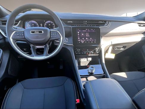 New 2026 Jeep Grand Cherokee Laredo image 5