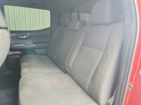 Used 2018 Toyota Tacoma TRD Sport image 33