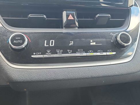 Used 2020 Toyota Corolla LE FWD image 19