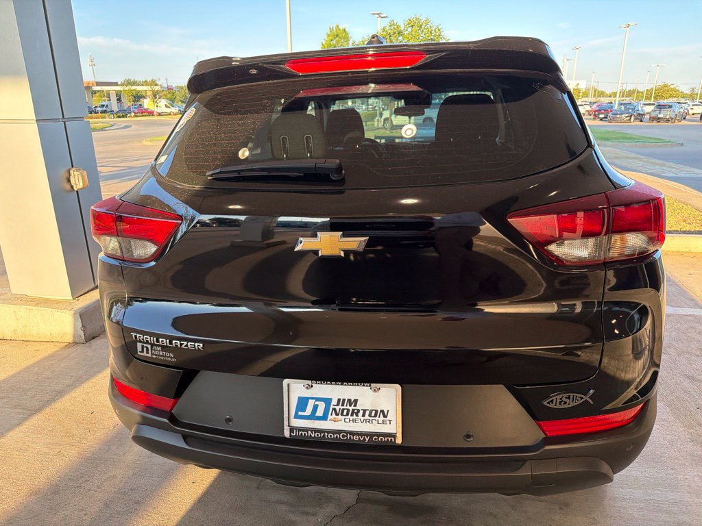 Used 2025 Chevrolet TrailBlazer LS w/ LS Confidence Package FWD image 5