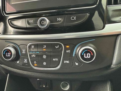 Used 2019 Chevrolet Traverse LT w/ LT Premium Package FWD image 44