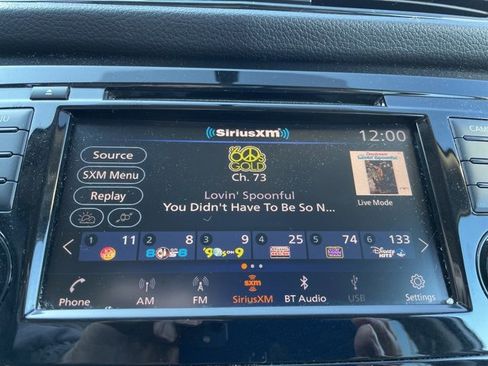 Used 2018 Nissan Rogue SV w/ Premium Package image 32