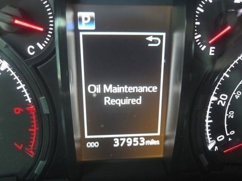 Used 2024 Toyota 4Runner SR5 Premium w/ Moonroof Package RWD image 9