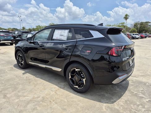 Certified 2026 Kia Sportage EX w/ EX Panorama Roof Package FWD image 6