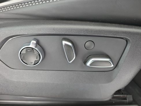 Used 2024 GMC Sierra 2500 AT4X image 11