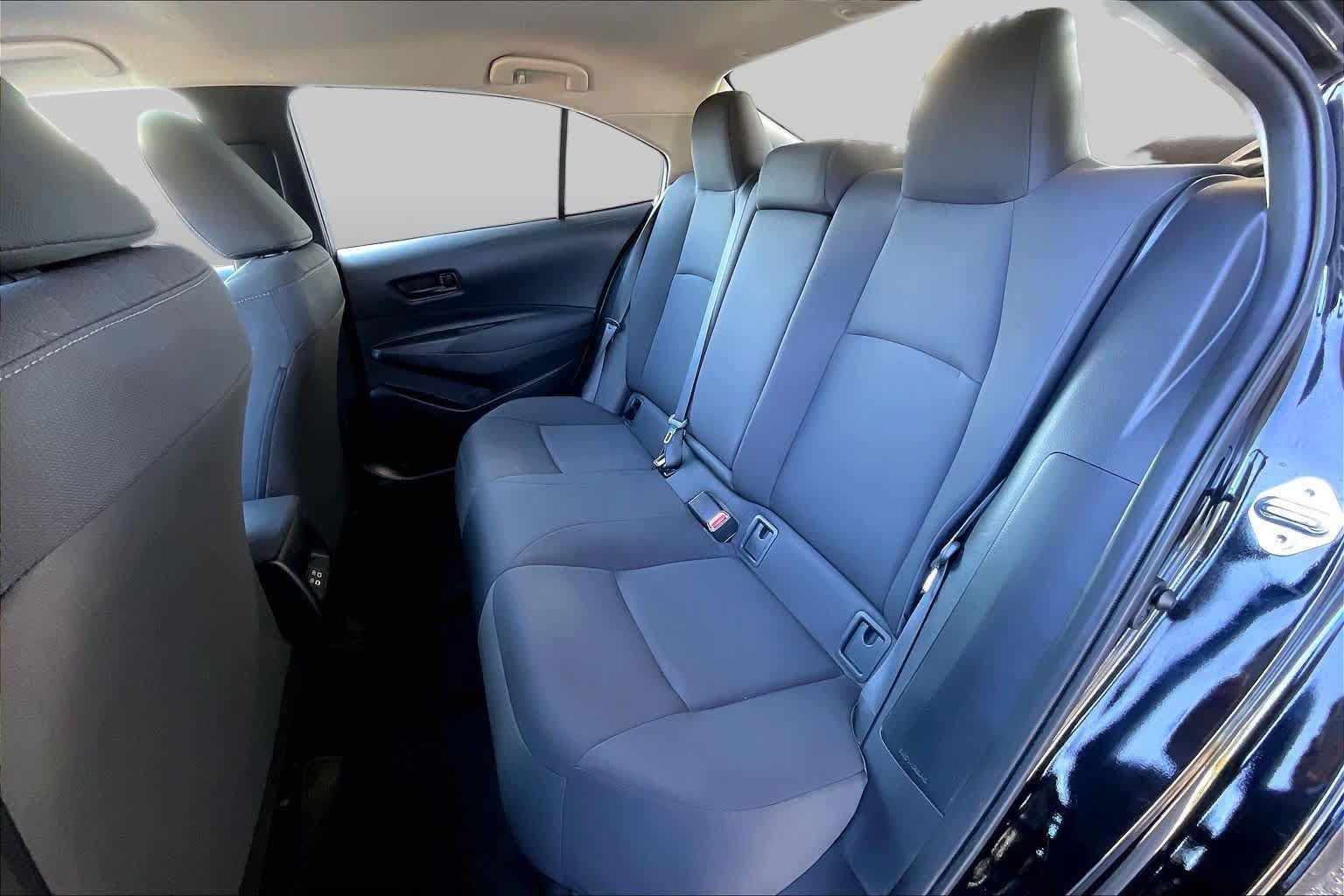 Used 2025 Toyota Corolla LE FWD image 21