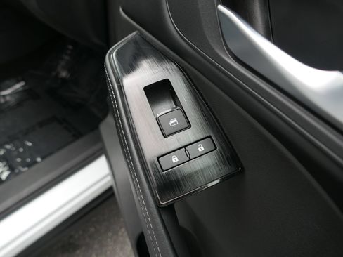 Used 2025 Nissan Rogue SV FWD image 25
