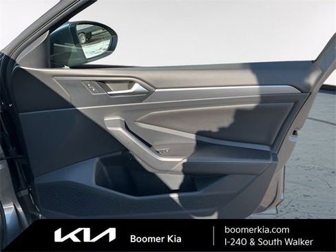 Used 2024 Volkswagen Jetta SE image 10