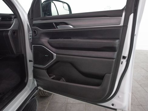 Used 2025 Jeep Wagoneer Series II RWD image 17