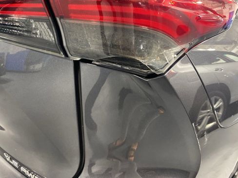 Used 2020 Toyota Highlander XLE AWD/4WD image 22