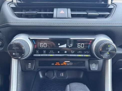 Used 2025 Toyota RAV4 XLE AWD/4WD image 17