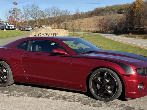 Used 2010 Chevrolet Camaro SS w/ RS Package image 4