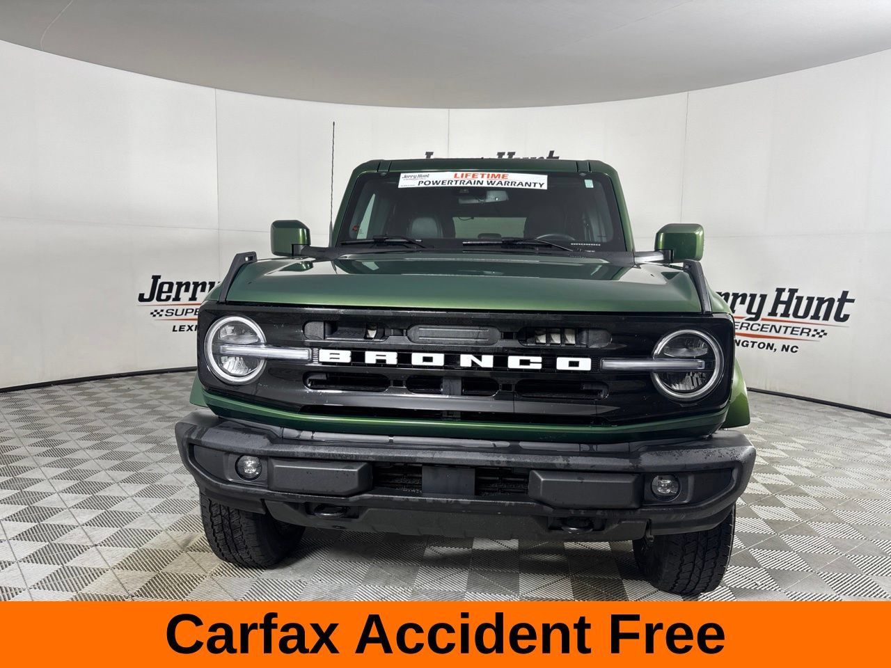 Used 2025 Ford Bronco Outer Banks AWD/4WD image 3