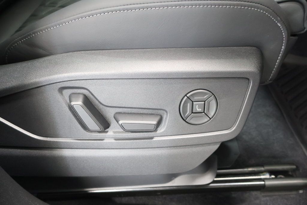Used 2025 Audi SQ5 Prestige w/ Prestige Package AWD/4WD image 22
