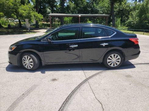 Used 2019 Nissan Sentra S FWD image 2