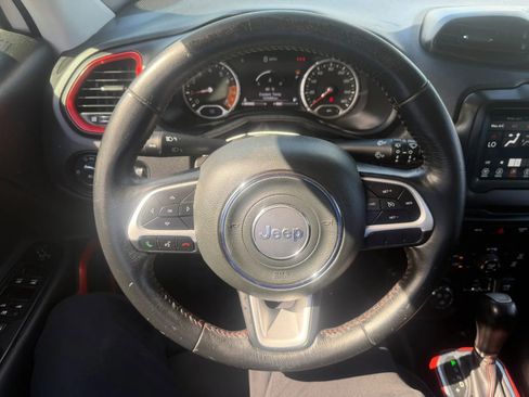 Used 2019 Jeep Renegade Trailhawk w/ LED Lighting Group AWD/4WD image 19
