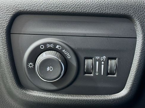 Used 2023 Jeep Grand Cherokee Limited w/ Black Appearance Package RWD image 17