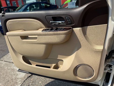 Used 2010 GMC Yukon Denali image 30