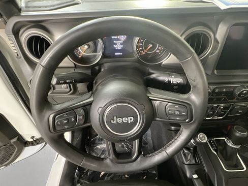 Used 2023 Jeep Gladiator Sport AWD/4WD image 11