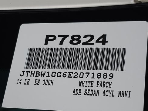 Used 2014 Lexus ES 300h w/ Luxury Package w/Bamboo Trim FWD image 31