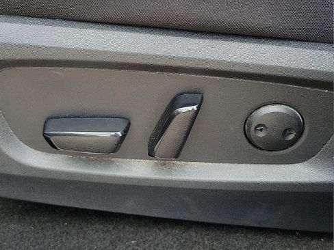 Used 2025 Nissan Pathfinder SV image 13