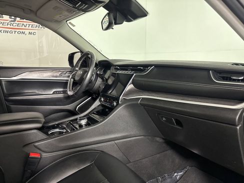 Used 2021 Jeep Grand Cherokee L Limited AWD/4WD image 32