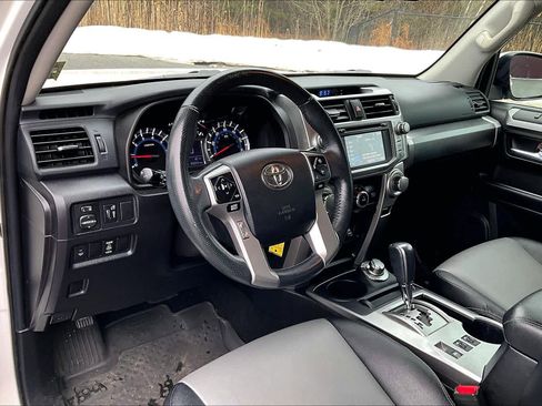 Used 2016 Toyota 4Runner SR5 Premium image 18